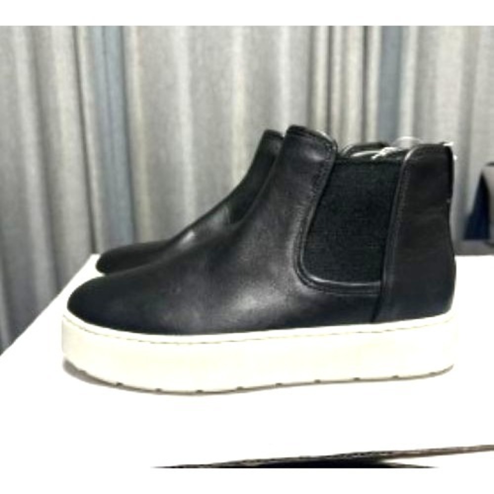 Vince Platform Chelsea Boots Women‎ 6 (EU 36) Black/White Water Resistant Gothic